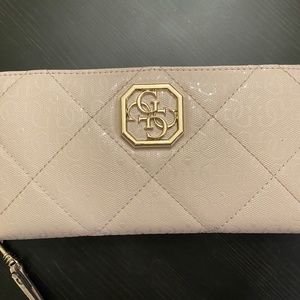 Guess wallet in pink